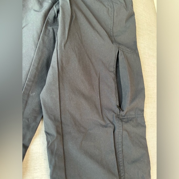 Kirkland Black Ladies Cargo/Utility Pants, Women's Size 4, Straight Leg - Picture 5 of 9